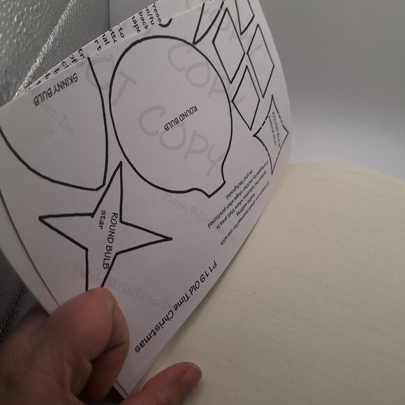 PATCH ABILITIES Quilt Pattern - OLD TIME CHRISTMAS - P119- 12" x 14" Uncut - Picture 4 of 5